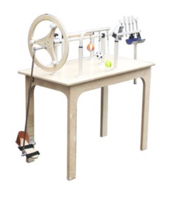 Mesa de manos y pies de madera